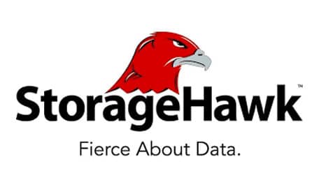 storagehawk标志，名称上方有一个红色鹰头，标语为&amp;quot；对数据的激烈态度&amp;quot；下面是黑色文本。