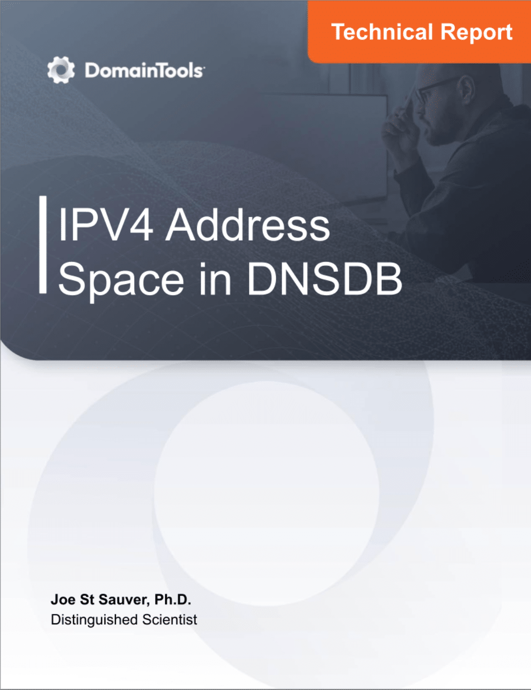 标题为&amp;quot；的技术报告封面；DNSDB中的IPV4地址空间”；乔&#183;圣索弗博士，以一个陷入沉思的男人的形象为特色，在昏暗的环境中使用笔记本电脑